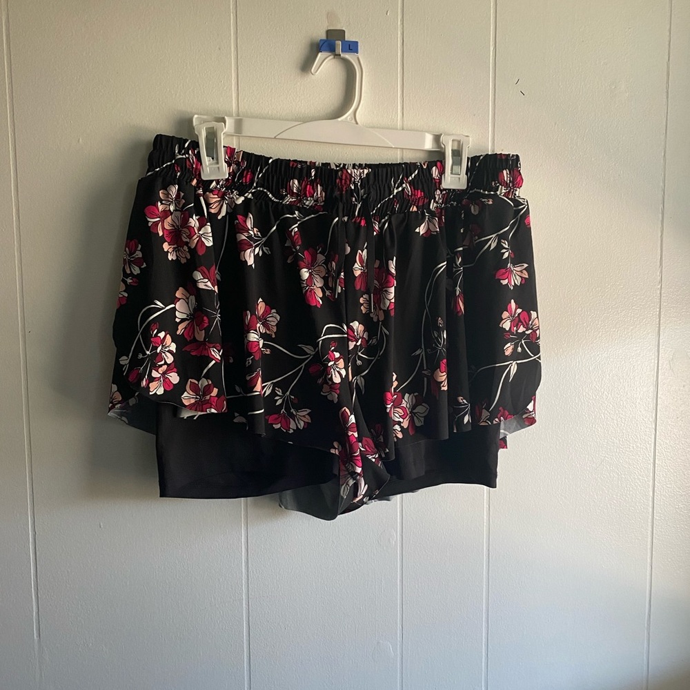 NWOT floral drawstring running shorts with spandex built in